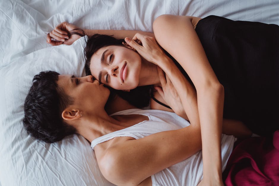  Sex in Beziehungen - Wie oft ist normal?
